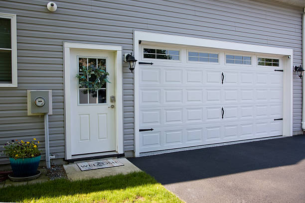 24/7 Emergency Garage Door Panel Replacement experts in Belington, WV